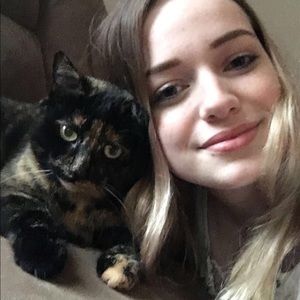 Meet your Posher, Issy